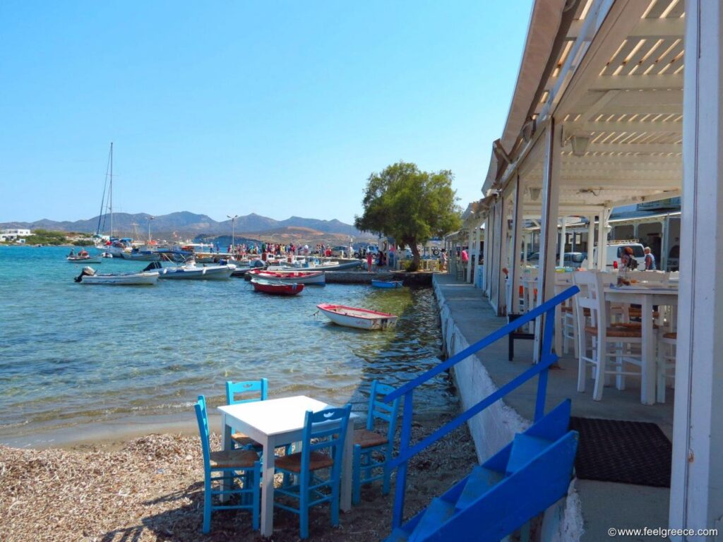 TABLE AT THE SEA