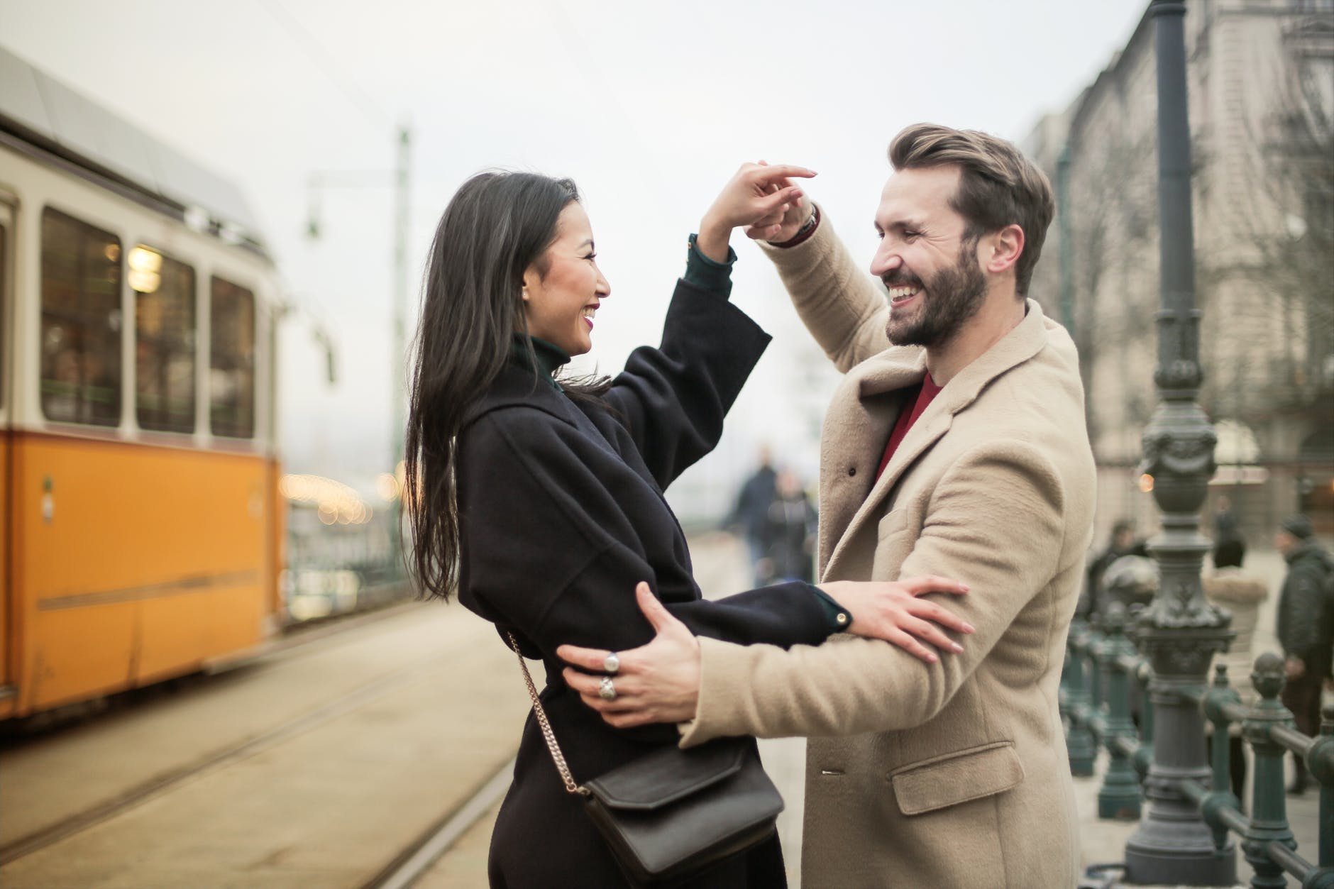COUPLE DANCING