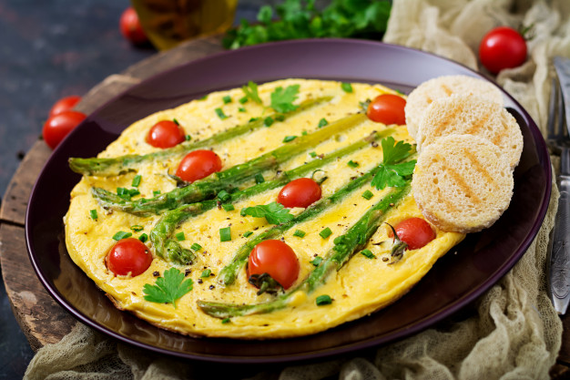 OMELETTE WITH ASPARAGUS