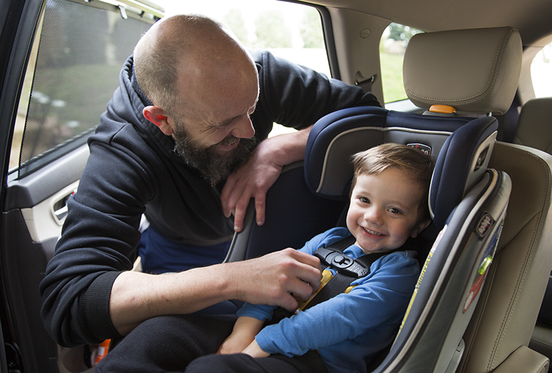 DAD AND CHILD AT THE CAR