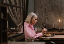 WOMAN EATING DINNER